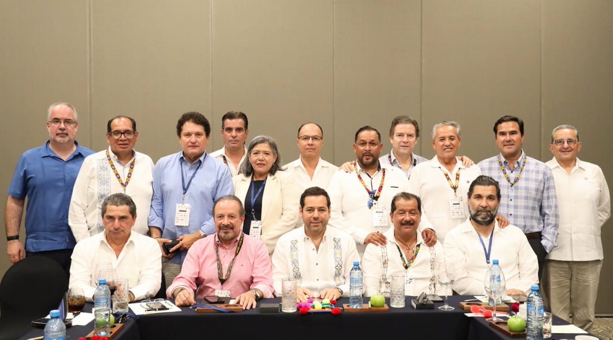 abugaberjose's tweet image. Agradezco a Francisco Solares @PacoSolaresA, presidente de la @cmicnacional, por invitarme al Consejo Directivo de la Cámara que se realiza paralelamente al #EncuentroDeIndustriales2023.