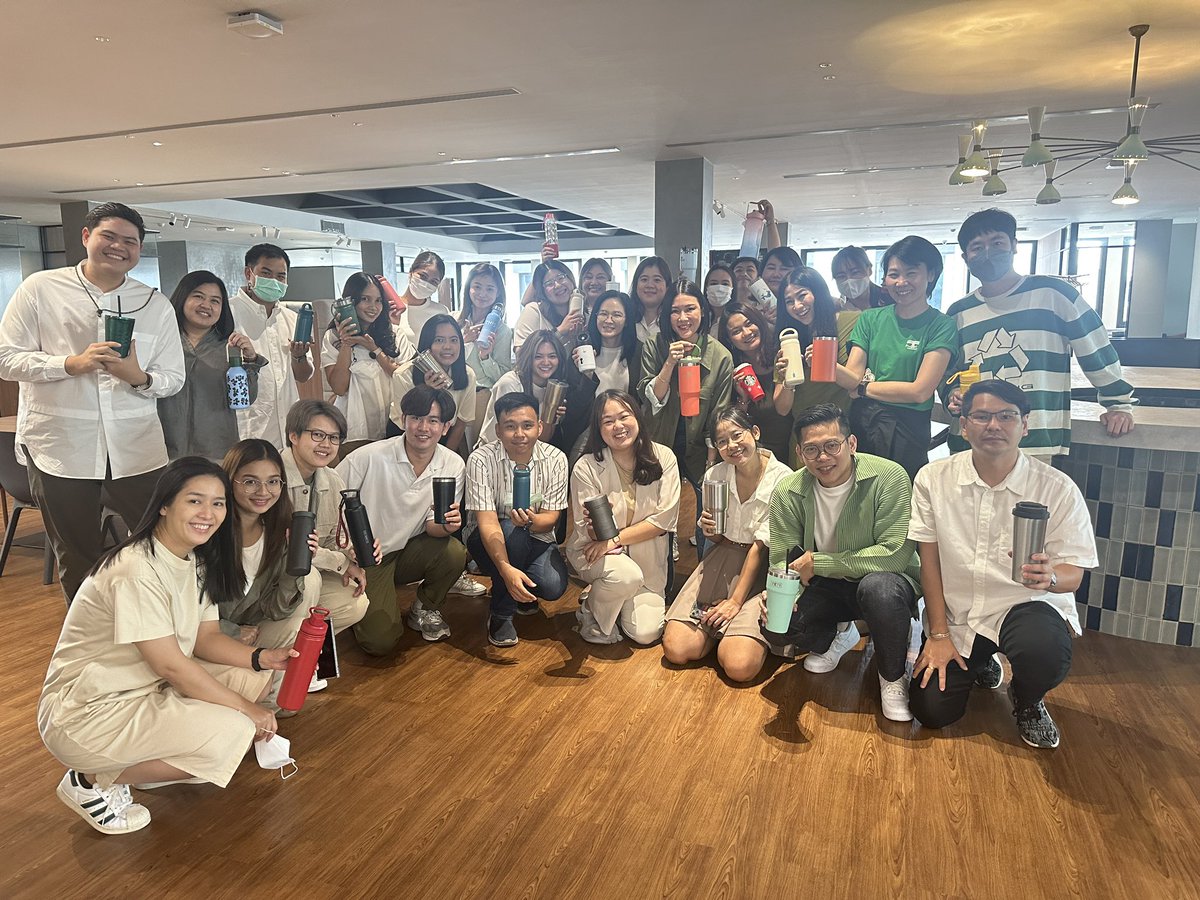 SriamphaiR's tweet photo. #netzero เริ่มต้นง่ายๆ พกแก้น้ำ ลดใช้พลาสติก ไม่สร้างขยะ เพื่อลดขั้นตอนการผลิตพลาสติกเพื่อลดการสร้างของเสียสู่ชั้นบรรยากาศโลก ทำคนละหน่อย impact จะมากขึ้นเท่านั้นค่ะ #NetZeroMission #greenmission https://t.co/3rltWo4l2y