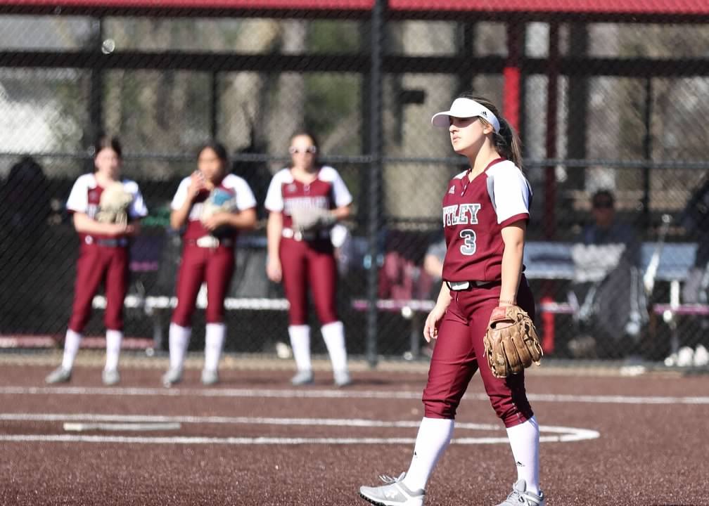 Ninth win for @NutleySoftball today, in a hard-fought victory, in 11 innings. Victoria Rutnik with 3 hits and an RBI, Mia DiPiano (pictured) had 2 hits and winning pitcher Skye Stoeckel pitched a complete game, with 8 K's, while giving up just 3 hits.