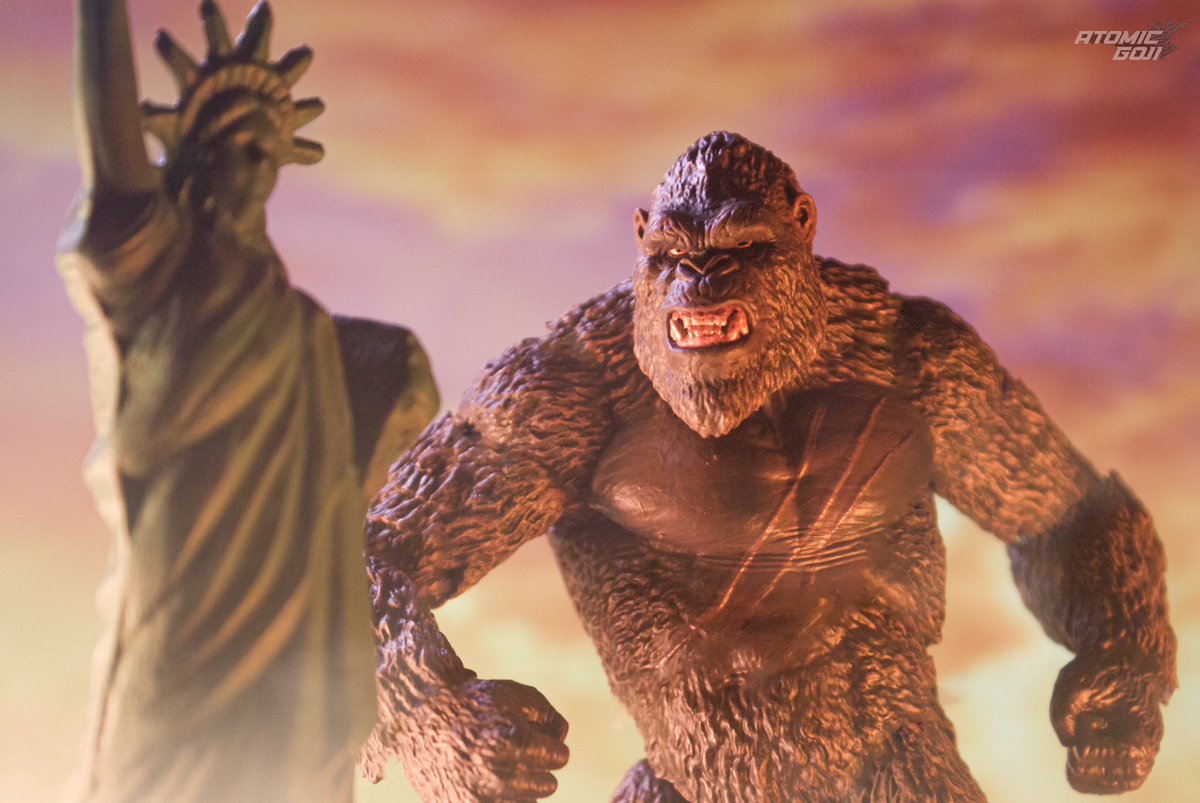 Kong Meets Lady Liberty

@Legendary @LegendaryComics @HiyaToys @Godzilla_Toho #NewYorkers #NewYork #kingkong
