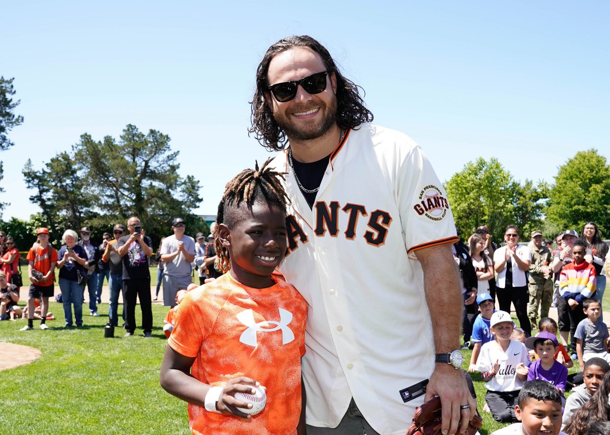 Welcome to the Brandon Crawford Junior Giants Field. The @giantscommunity, in partnership with @goodtidingsSF, @GVRD & @bcraw35, unveiled the newly renovated Wilson Park Baseball Field in Vallejo today. 🧡