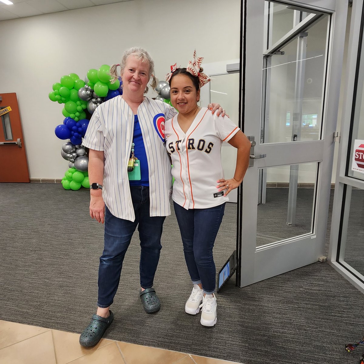 It was crazy hair day today for secret spirit week. My most amazing para, <a href="/annagaytan1988/">Anna</a>, and I wore our favorite team jerseys for the series right now. ❤️💙⚾️👍🧡💙 #JESchat #twopeasinapod