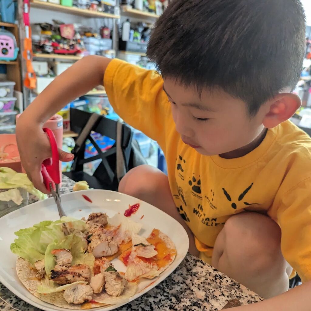 Liquidisity's tweet photo. #jdubsmiles made a pizza with our leftovers. 🍕 ✂️ are mint #100daysofjax https://t.co/XByDvn4gFH https://t.co/HkTAyLq8wA