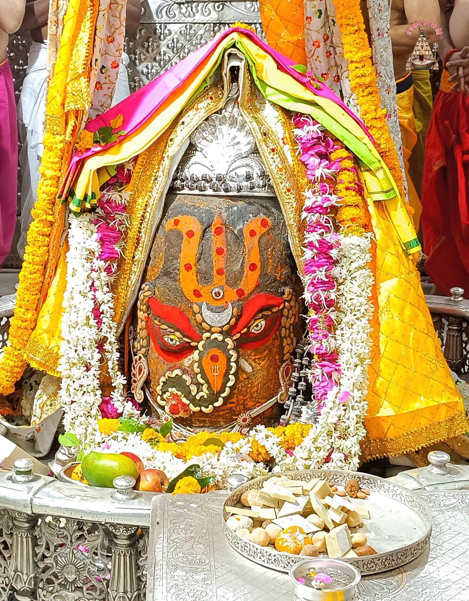 12Jyotirling's tweet photo. श्री महाकालेश्वर ज्योतिर्लिंग जी के आज के भस्म आरती श्रृंगार दिव्य दर्शन 17.05.2023 https://t.co/1488NKwWjZ