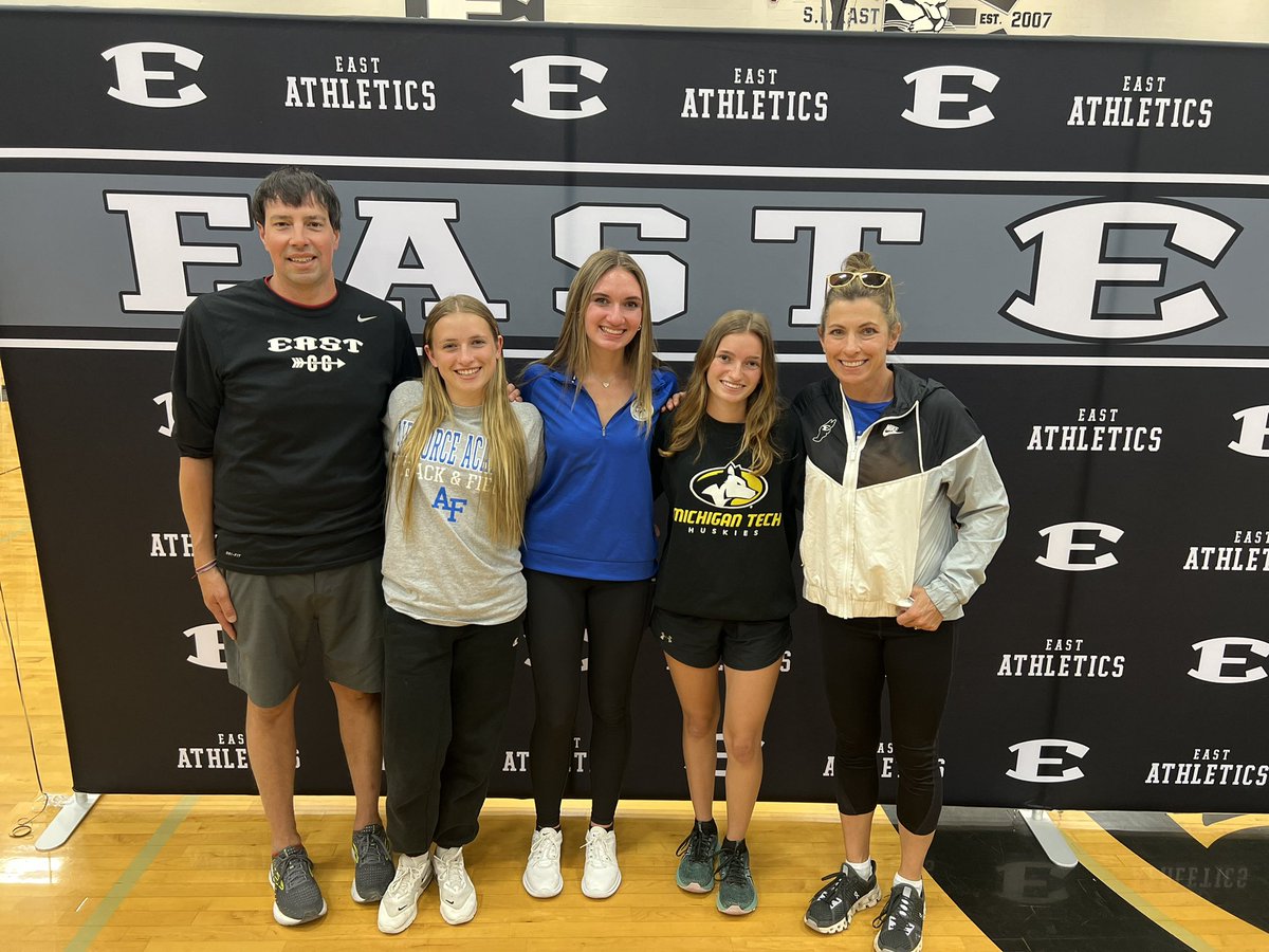 coachtesta's tweet photo. Congratulations to Lili, Bella, and Amyla on formally signing to compete in XC and Track at their dream schools! Grateful for what these women brought to our #GirlGang on a daily basis through their growth as leaders, teammates, and people! https://t.co/fpDpkKPZqt