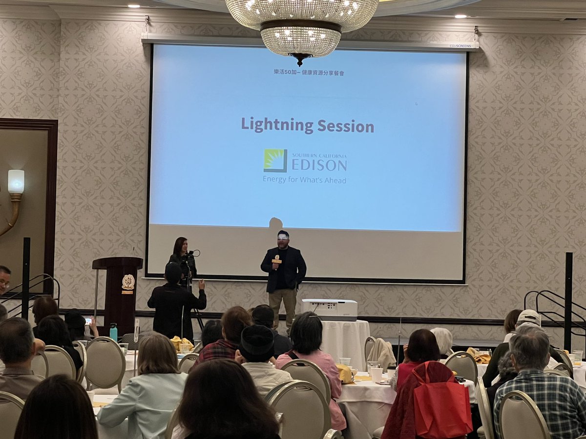 Happy50plusFnd's tweet photo. ⚡️ TY @SCE_PublicAff @AlexG_SCE & the outreach team for celebrating #AAPIHeritageMonth & 💖#MentalHealthAwareness month with 200+ @Happy50plusLLC #AAPI members & shared all the great programs & resources factsheets in Chinese from @SCE 👏
@LACDMH @takeactionformh #Calmhsa https://t.co/Aqx2XQ5uVG