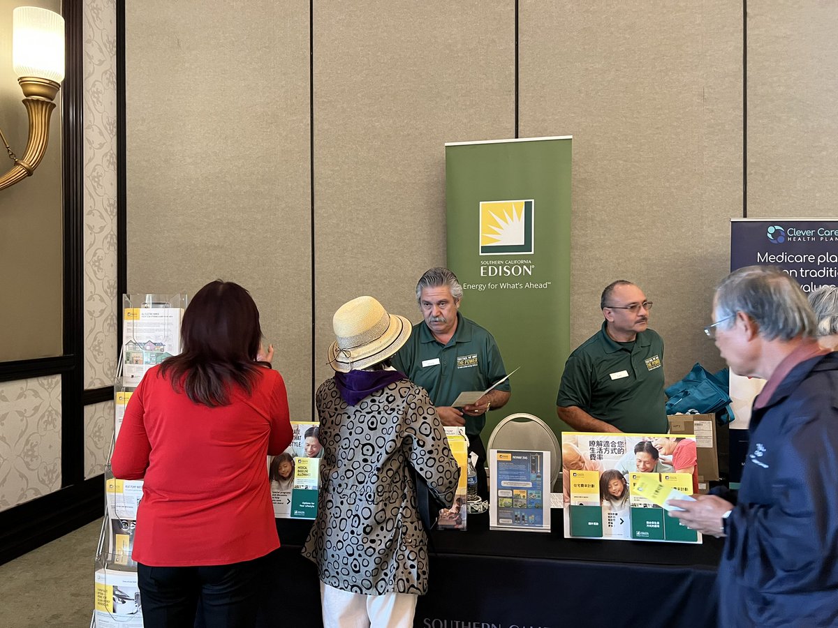 Happy50plusFnd's tweet photo. ⚡️ TY @SCE_PublicAff @AlexG_SCE & the outreach team for celebrating #AAPIHeritageMonth & 💖#MentalHealthAwareness month with 200+ @Happy50plusLLC #AAPI members & shared all the great programs & resources factsheets in Chinese from @SCE 👏
@LACDMH @takeactionformh #Calmhsa https://t.co/Aqx2XQ5uVG