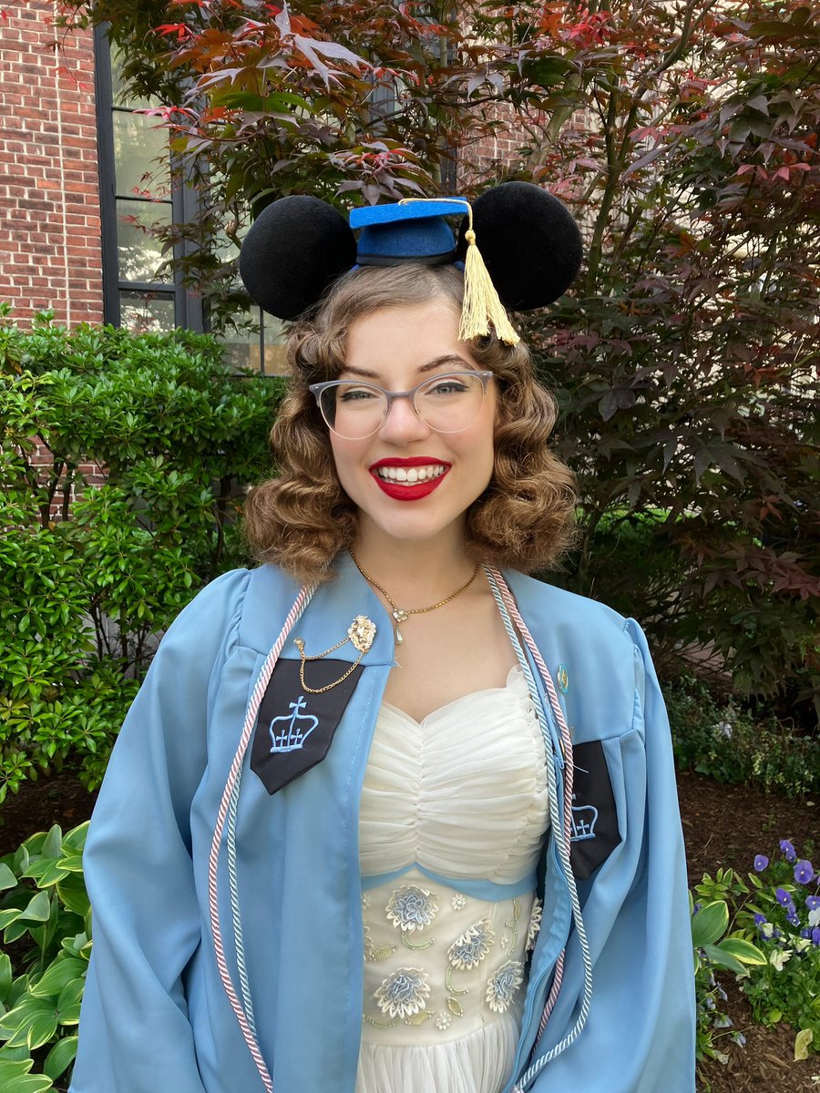 aleahshockley's tweet photo. big day ! 🎓 https://t.co/j2RExZxMPF