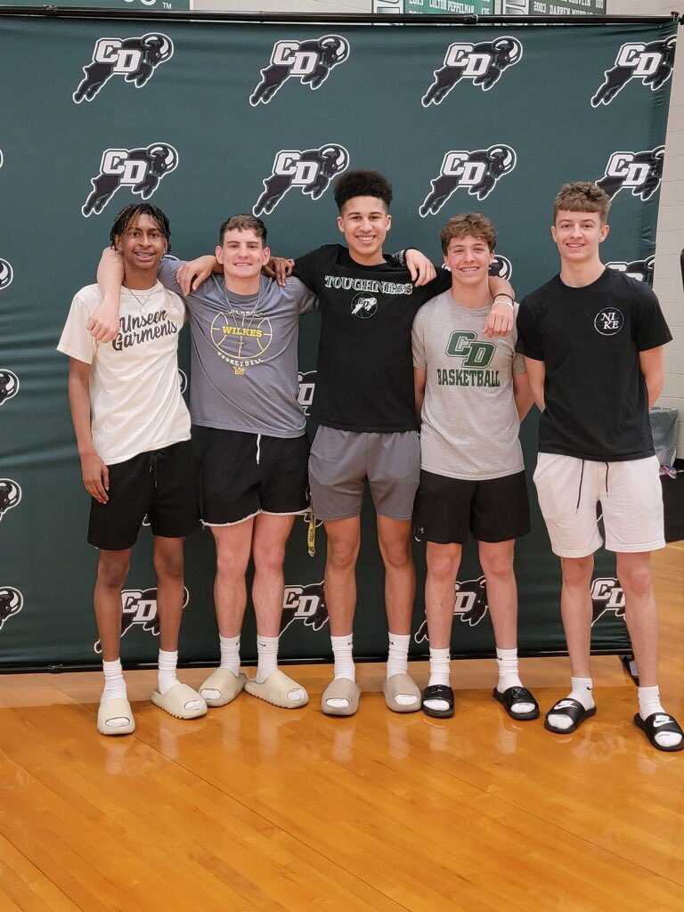 CDBoysHoops's tweet photo. CONGRATULATIONS to Travis Linn (again) on his commitment to further his academic and athletic career at Wilkes University!  #SigningDay2023 https://t.co/kLZW6CNvby