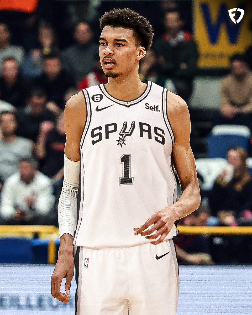 FanDuel's tweet photo. David Robinson ✅
Tim Duncan ✅

Victor Wembanyama ✍️

THE SAN ANTONIO SPURS GET THE NO.1 OVERALL PICK IN THE NBA DRAFT 😤 https://t.co/nEmMUxNcJx