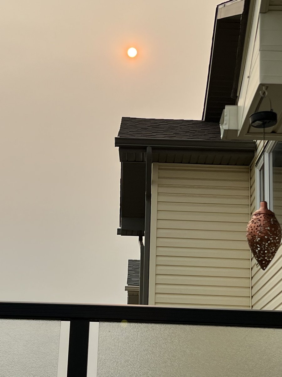 Smoky sky 🔥😷😢🇨🇦 #albertafire #prayforrain