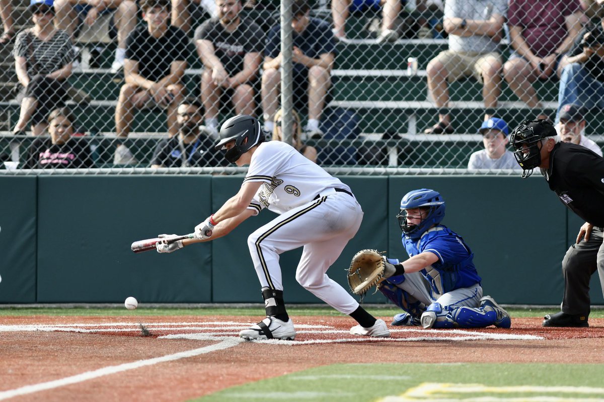 CandidEyePhoto's tweet photo. B2: Stolen base by Brock Leitgeb and a bunt by Noble Meyer and an RBI FC by Evan Williams puts JHS up 1-0 | #JesuitCrusaders vs #GrantGenerals @jhsbaseball503 @TheSaderNation @JesuitHighPDX @GrantBSB #GoSaders
(📷©️https://t.co/4EfRFF3LFU) https://t.co/jxSENgnHzO