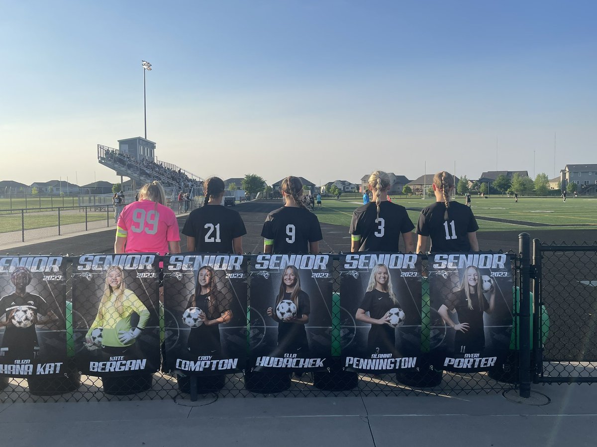 What a group of seniors! <a href="/katebergan/">kate bergan</a> <a href="/Cady_Compton76/">Cady Compton</a> <a href="/EllaHudachek/">ella hudachek</a> <a href="/alannap2023/">Alanna Pennington</a> <a href="/porter_averi/">Averi Porter</a>