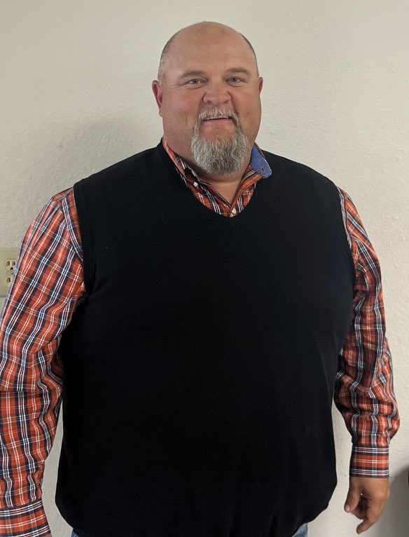 West Texas High has hired Dalhart graduate Jeff Smith as the Comanches new football coach and boys coordinator. Smith, who has been the HFC at Hale Center since 2019, previously coached baseball at West Texas High from 2014-17. #txhsfb <a href="/lancelahnert/">Lance Lahnert</a> <a href="/Matt_Stepp817/">Matt Stepp</a> <a href="/CBrakebill/">Clint Brakebill</a>