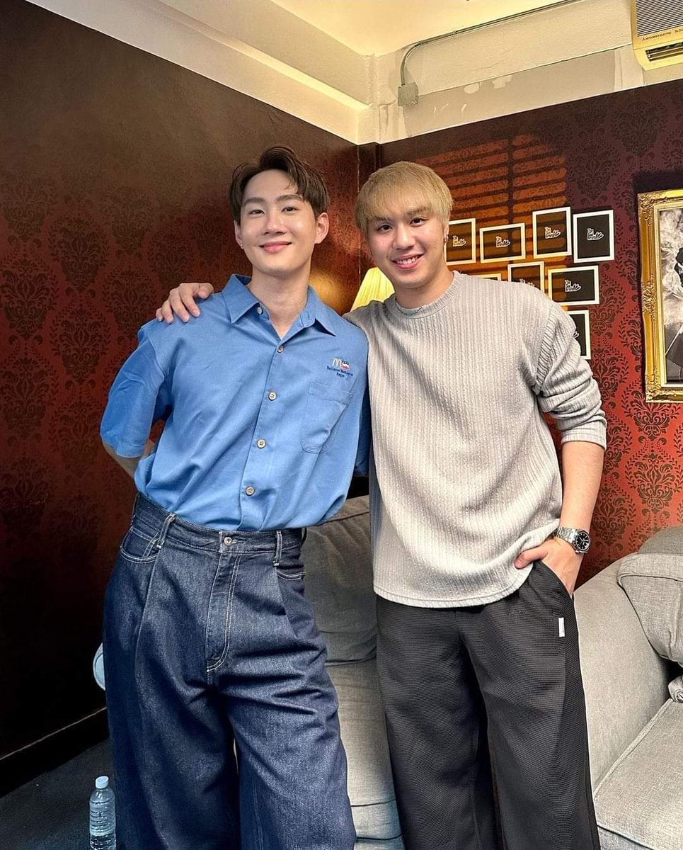 BLUPDATE2022's tweet photo. Love Sick 🥺 https://t.co/dOSAgIWp31
