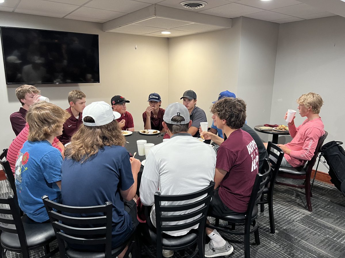 PLVMonarchGolf's tweet photo. Tonight we celebrated our team at Oak Hills for our final banquet. Thanks to our boys, their parents, and their families for supporting the Monarchs all spring. 

Excited to see our program grow!

👑 ⛳️ #WeArePLV @plpulse https://t.co/NTKO9mBBVL