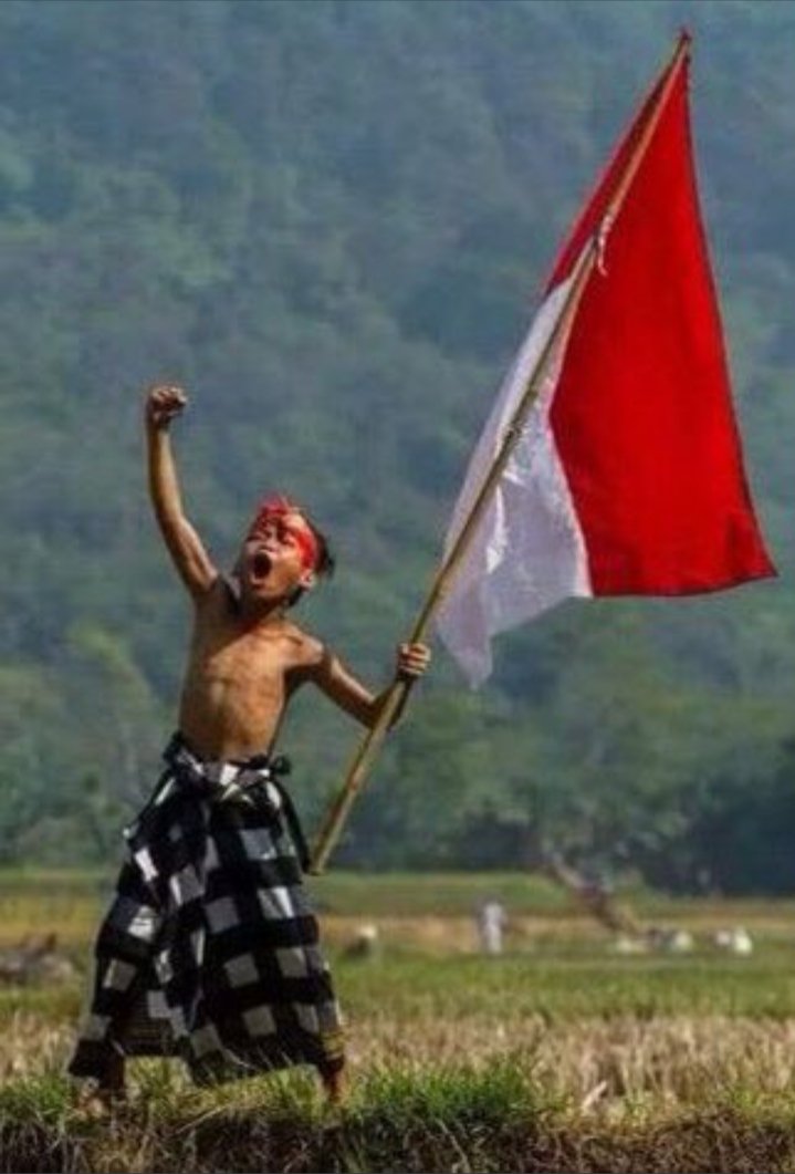 Kami terlahir dari Bangsa yg penuh perjuangan,tak kenal takut,punya impian untuk masa depan yg lebih baik
Kami terlahir dari Bangsa yg beradab, bukan caci maki kedengkian apalagi fitnah
Harapan kami semoga Pak <a href="/ganjarpranowo/">Ganjar Pranowo</a> jd pemimpin yg terbaik
Berjuang dari rakyat yg merakyat