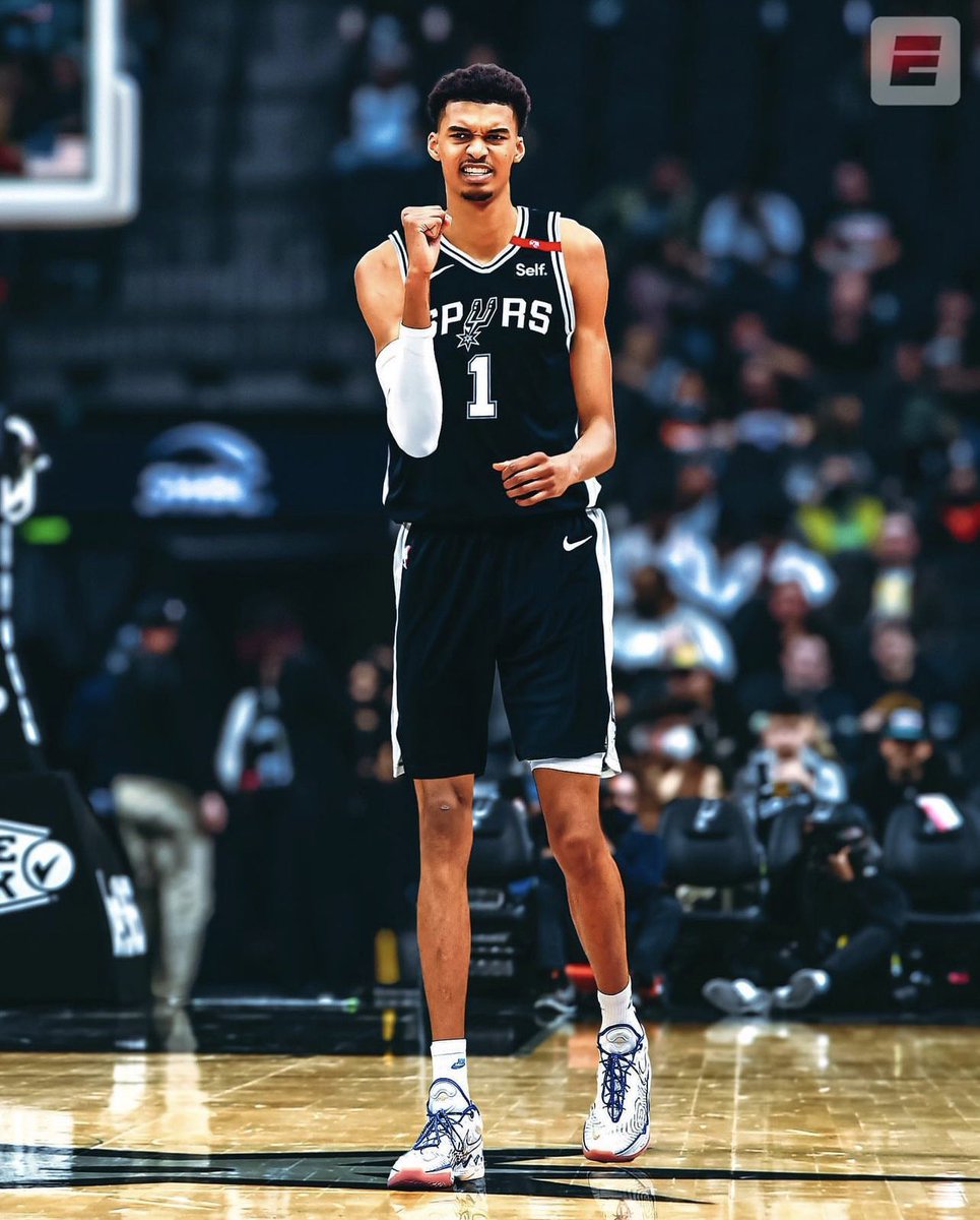 MoneyManeShayne's tweet photo. Spurs in fo 🫰🏾 https://t.co/RoEHBUJVx5