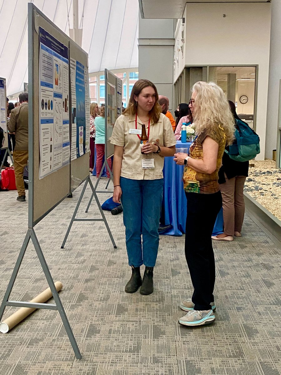 What a fantastic first day of talks at #ICMBXI! We had some wonderful presentations today and an engaging #PosterSession at this evening's #SocialHour. Excited for another day of informative #MarineBioinvasions research tomorrow! 😁📷Brenda Soler-Figueroa & Natasha Hitchcock