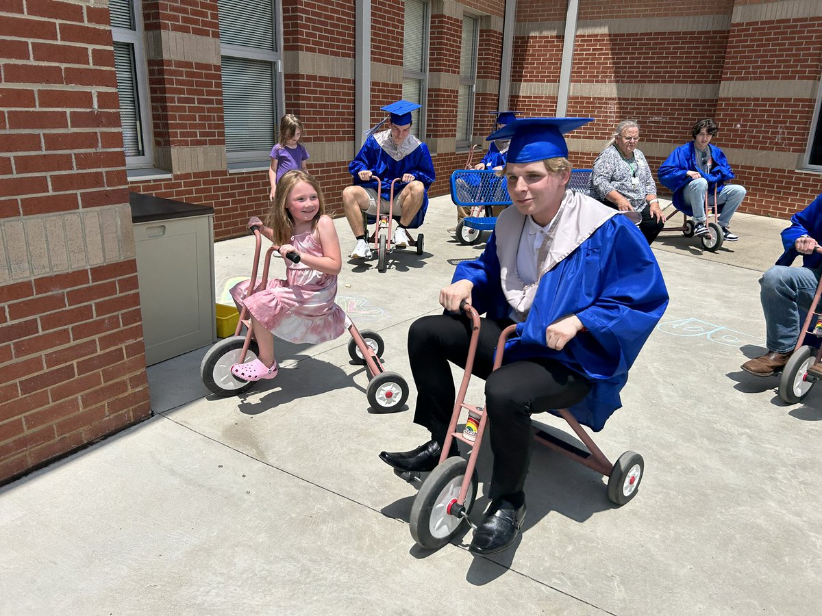 SpartanburgD5's tweet image. When you’re almost ready to graduate 🎓 but you can’t resist the tricycles…🤣 Don’t ever change @JFBHSRebels #ClassOf2023 💙 #OnceARebel #OnceAGator