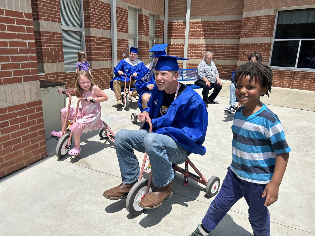 SpartanburgD5's tweet image. When you’re almost ready to graduate 🎓 but you can’t resist the tricycles…🤣 Don’t ever change @JFBHSRebels #ClassOf2023 💙 #OnceARebel #OnceAGator