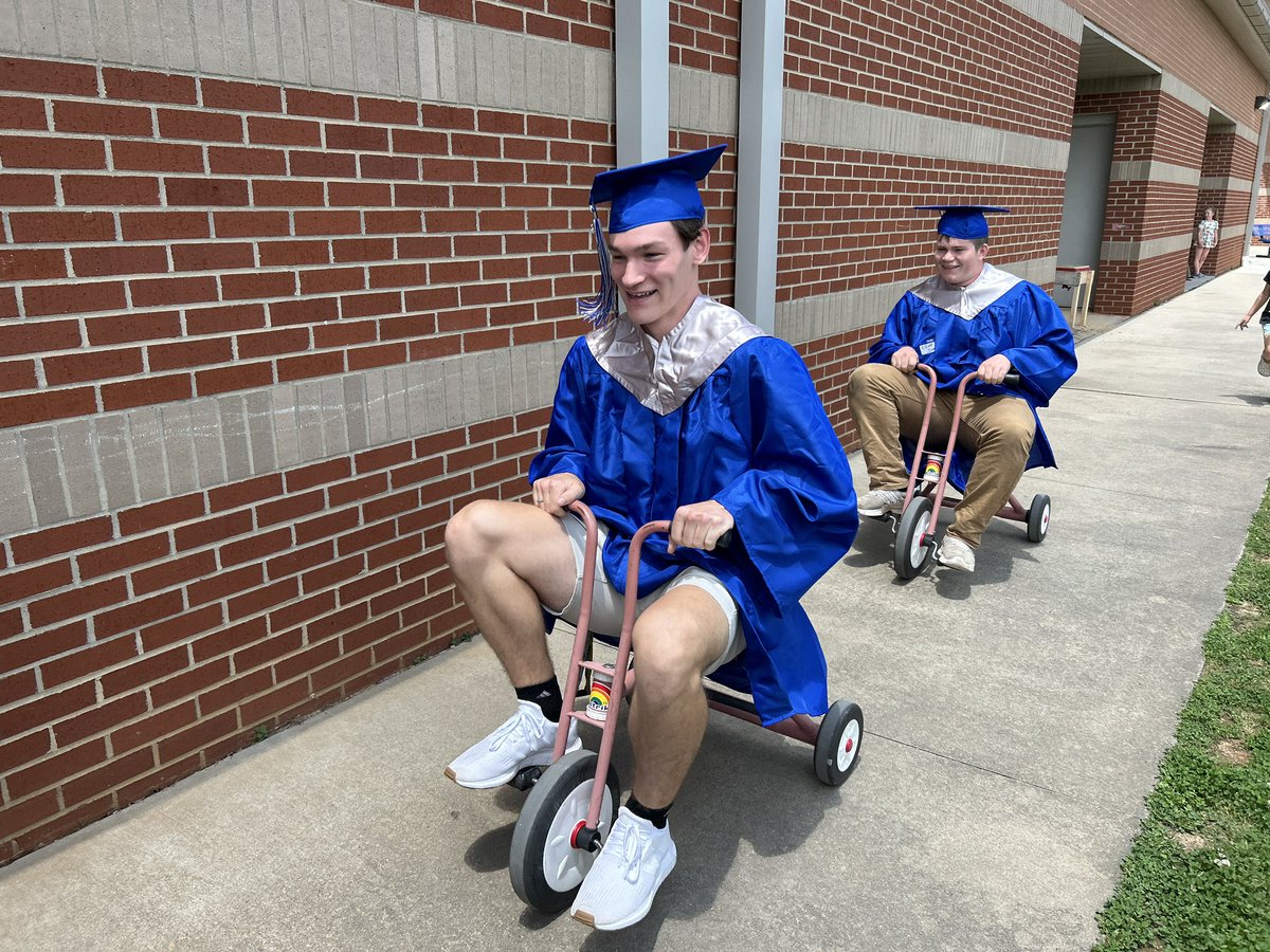 SpartanburgD5's tweet image. When you’re almost ready to graduate 🎓 but you can’t resist the tricycles…🤣 Don’t ever change @JFBHSRebels #ClassOf2023 💙 #OnceARebel #OnceAGator