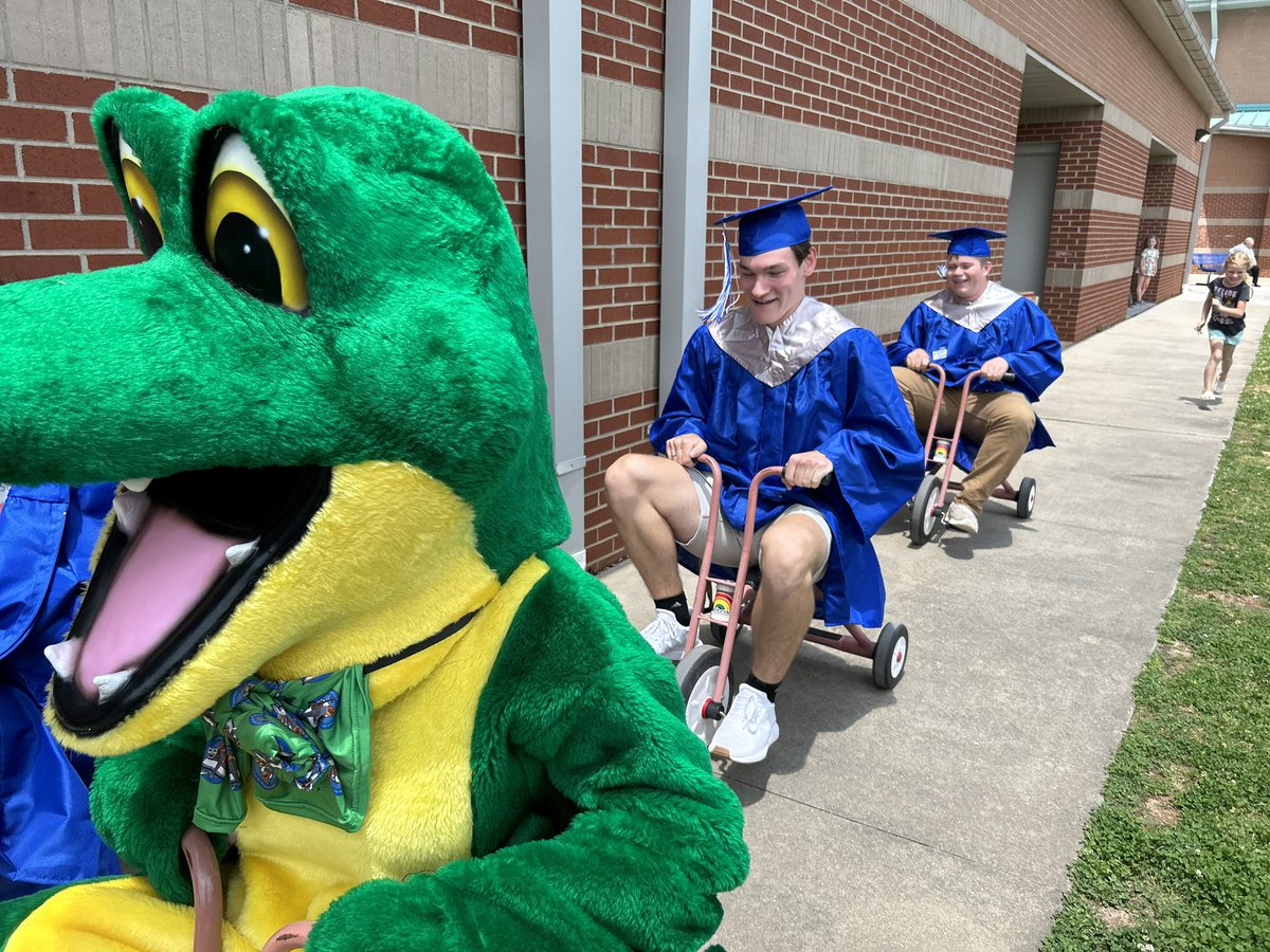 SpartanburgD5's tweet image. When you’re almost ready to graduate 🎓 but you can’t resist the tricycles…🤣 Don’t ever change @JFBHSRebels #ClassOf2023 💙 #OnceARebel #OnceAGator