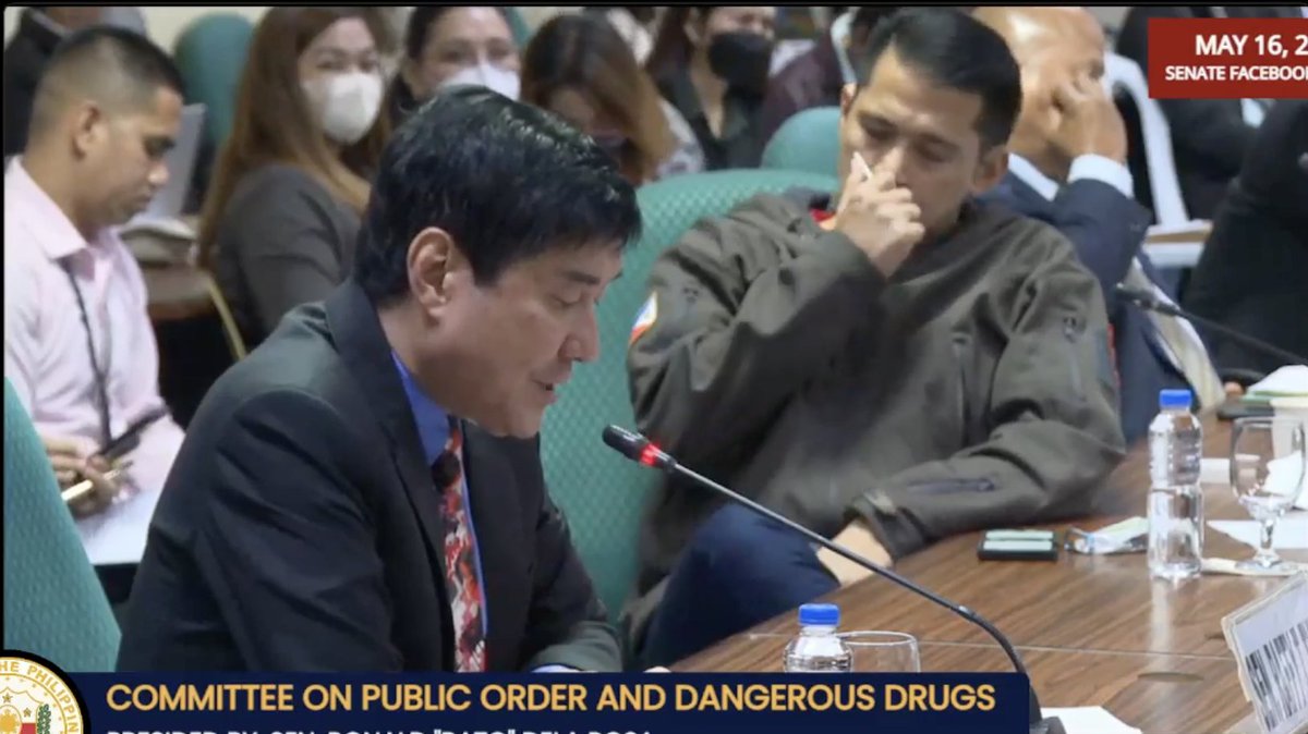 inquirerdotnet's tweet photo. LOOK: Senator Robin Padilla becomes the talk of the internet anew after he was caught combing his mustache during a Senate hearing. | 📷: Screengrab from Senate of the Philippines/Facebook

For more stories, visit https://t.co/ngTZPXCXMO https://t.co/HgkZr9woCZ