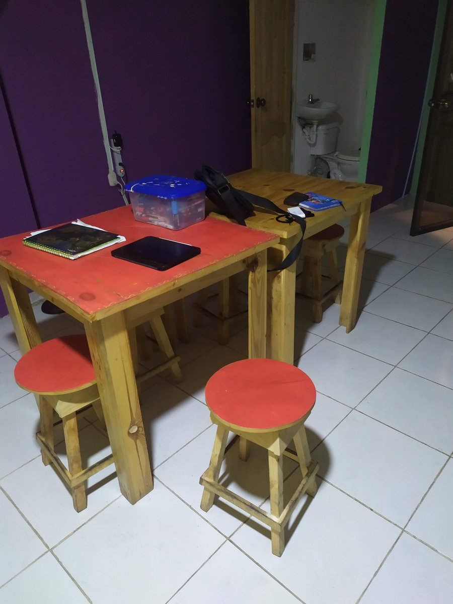 PiT_RiV's tweet photo. Hola cómo están, estoy vendiendo algunas cosas de mi local que cerré

Lavaplatos de acero inoxidable 
Trampa de grasa 
Plancha de hamburguesa 
Campana estractora + ducto 
Refrigeradora doble puerta 
Estantes de cocina 
Mesa estante pequeña
Dos mesa con bancos
Congelador https://t.co/5rRyQu38Pm