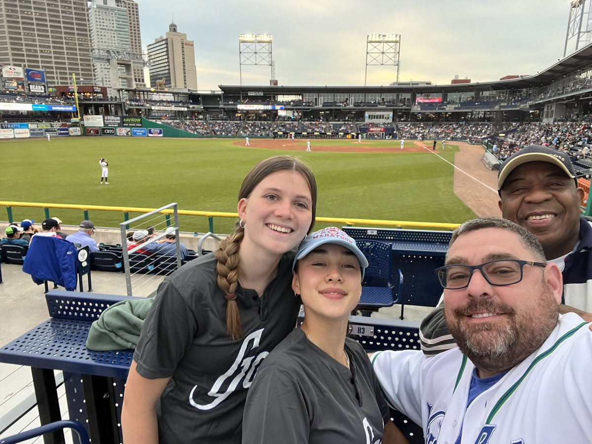 jphilbin84's tweet photo. @GoYardGoats #nogoatsnoglory 
#Exchangestudentlife
#FirstTimeBallers https://t.co/Z0pspG1nVC