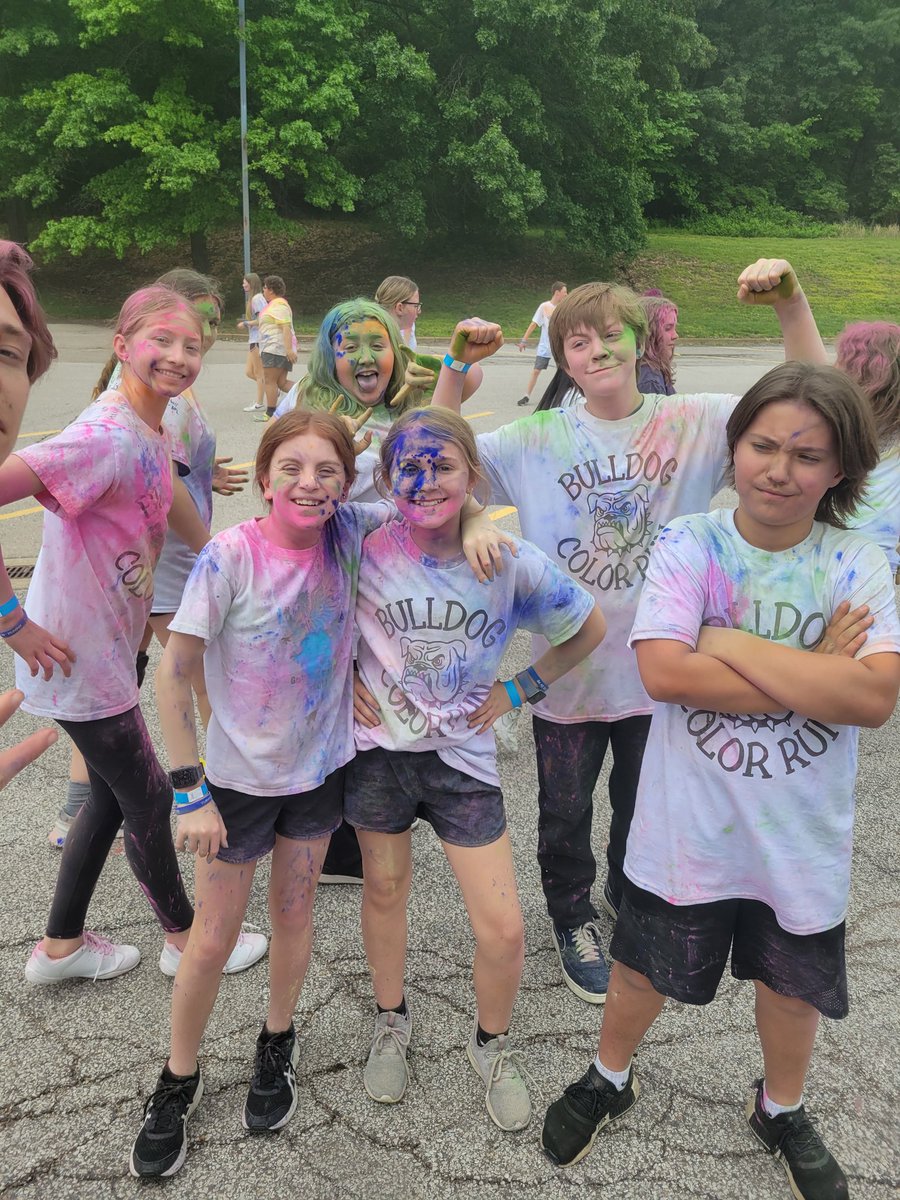 RidgewoodMS's tweet photo. We had so much fun at the Color Run today!! Thank you so much to everyone who donated! #BulldogPride https://t.co/81hZkFEVuM