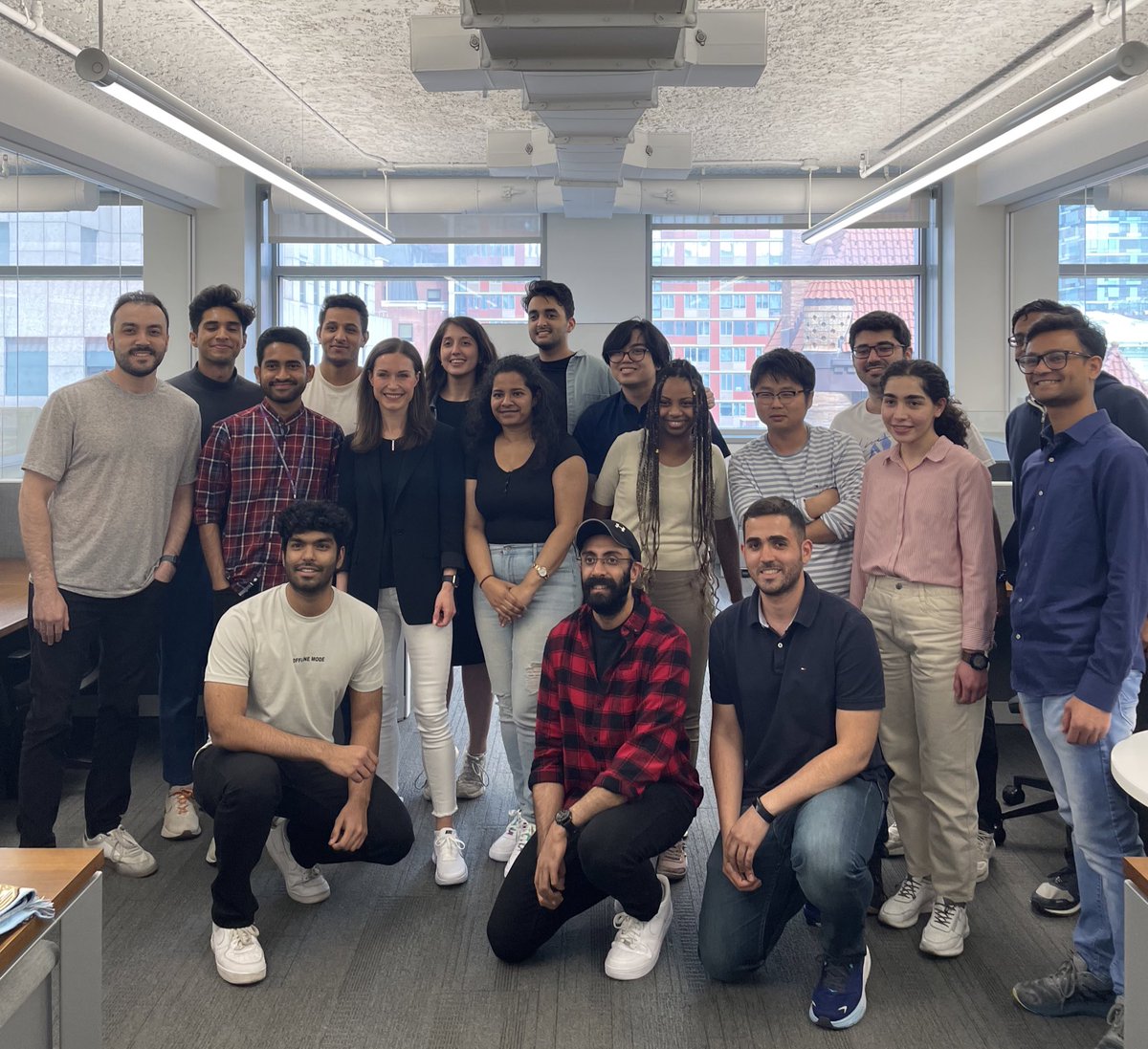 Prime Minister @MarinSanna visited @nyutandon today ahead of her @nyuniversity commencement address tomorrow.

Thank you NYU President Andrew Hamilton, faculty & students, @BellLabs @nokia @globalnyc for hosting the 🇫🇮 delegation, great to see your work first-hand

#NYUTandonMade