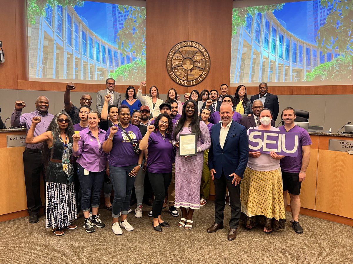 We honored and recognized the many, many members of SEIU 1000 as they go through their contract bargaining process this evening - Sacramento is proud to be #LaborStrong!