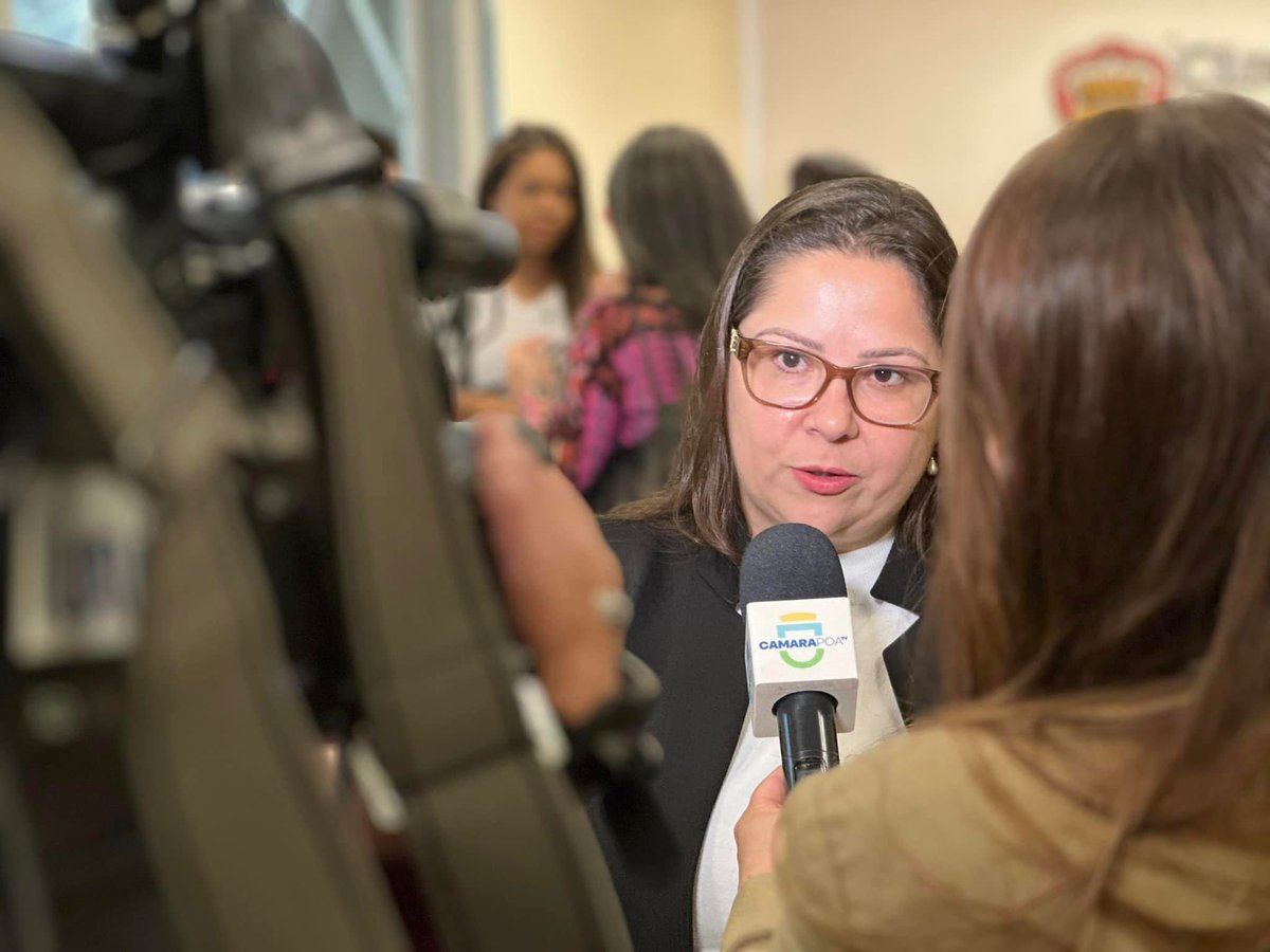 tanisesabino's tweet photo. A pauta da COSMAM de hj  foi proposta por mim: a importância dos psicólogos e assistentes sociais nas escolas e a regulamentação da Lei Federal 13.935/2019. 
Obrigada pela presença do CRP e Sindicato de Psicologia

#vereadoratanisesabino #propósito #SaúdeMental #Crprs #psicólogos https://t.co/uY59eMajKz