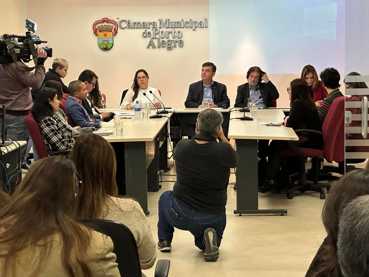 tanisesabino's tweet photo. A pauta da COSMAM de hj  foi proposta por mim: a importância dos psicólogos e assistentes sociais nas escolas e a regulamentação da Lei Federal 13.935/2019. 
Obrigada pela presença do CRP e Sindicato de Psicologia

#vereadoratanisesabino #propósito #SaúdeMental #Crprs #psicólogos https://t.co/uY59eMajKz