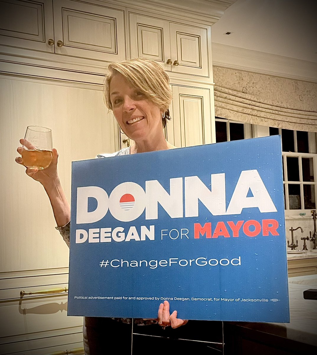 Toasting the election Jacksonville’s first female mayor, <a href="/DonnaDeegan/">Donna Deegan</a>. #ChangeForGood INDEED. 🙌
