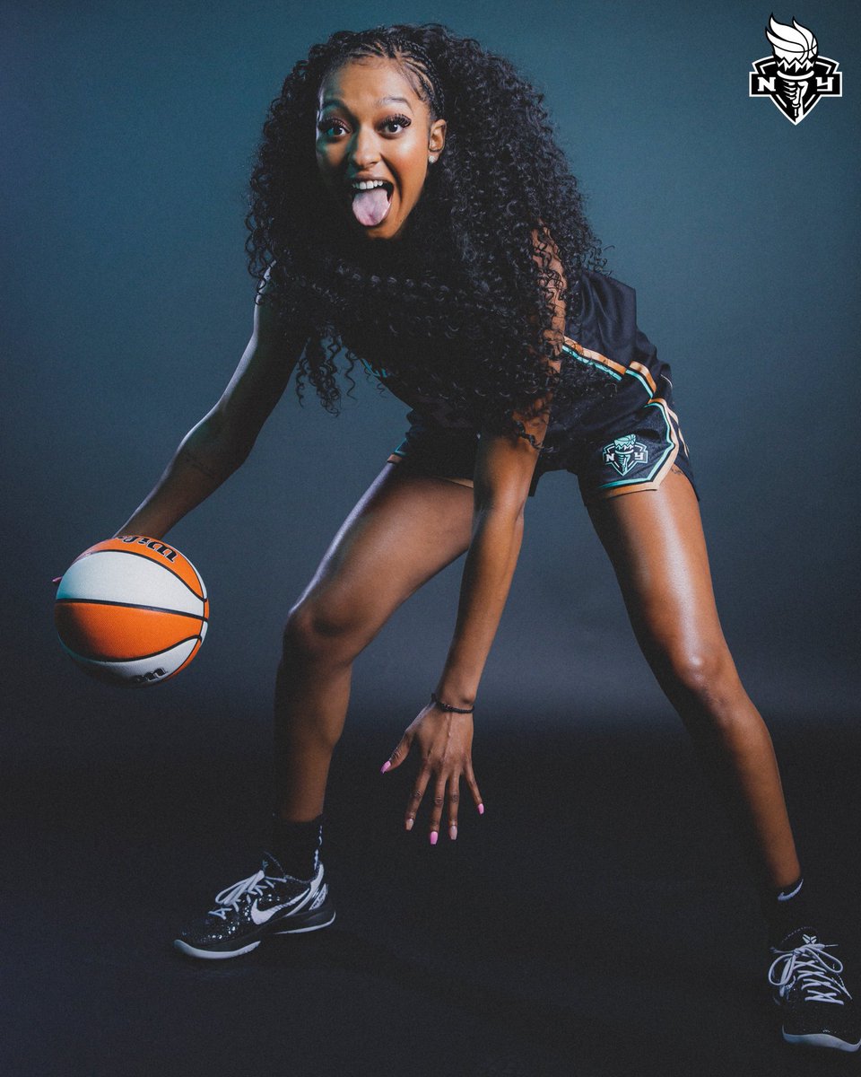 I’ve been privileged to cover DiDi Richards these past few years. If you only know one thing, know this: DiDi is always real. She’s genuine in her support of literally everyone, perhaps the most welcoming person I’ve ever met. She brings a bubbly joy to every interaction. 🧵 1/9