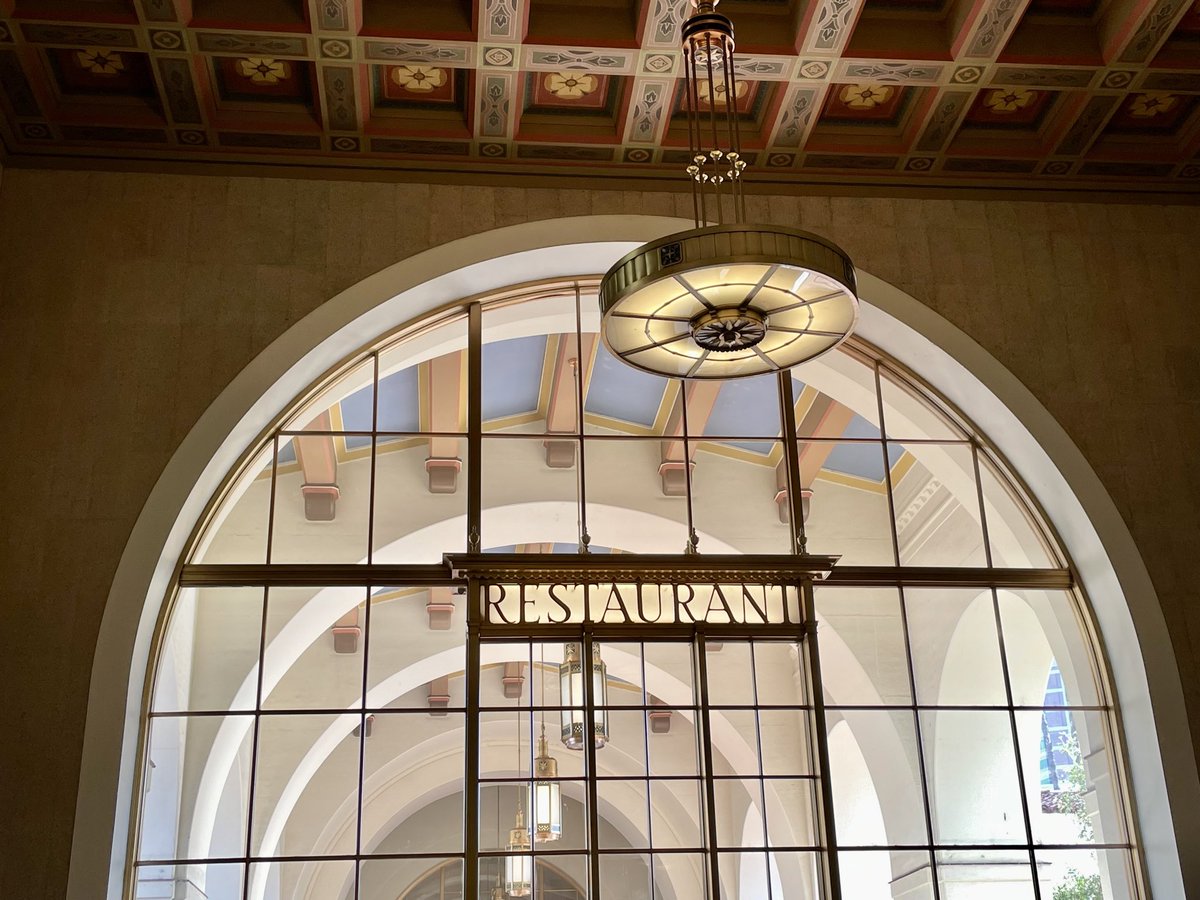 AndreasWiede's tweet photo. The eastbound #SouthWestChief, @amtrak’s train #4 is ready to depart from beautiful #LosAngeles Union Passenger Terminal with destination #Chicago over the BNSF #SantaFe line. I’m travelling in a #roomette, a small compartment with to seats, transforming into a bed for the night. https://t.co/NGkd6AvMY1