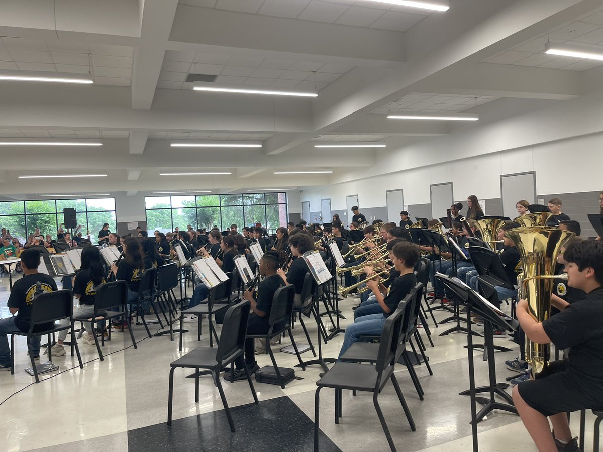 Fossil_Hill's tweet photo. Congrats to our beginning band students on a wonderful concert tonight - complete with solo performances by beginning students as well! 👏🏼🐾🎺🎷🥁🐾👏🏼 #PantherPride #celebrateKISD #fhmslimitless #KISDFineArts https://t.co/Z0qhOICWcr