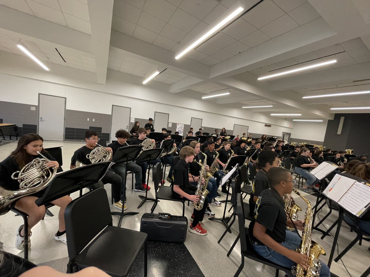 Fossil_Hill's tweet photo. Congrats to our beginning band students on a wonderful concert tonight - complete with solo performances by beginning students as well! 👏🏼🐾🎺🎷🥁🐾👏🏼 #PantherPride #celebrateKISD #fhmslimitless #KISDFineArts https://t.co/Z0qhOICWcr