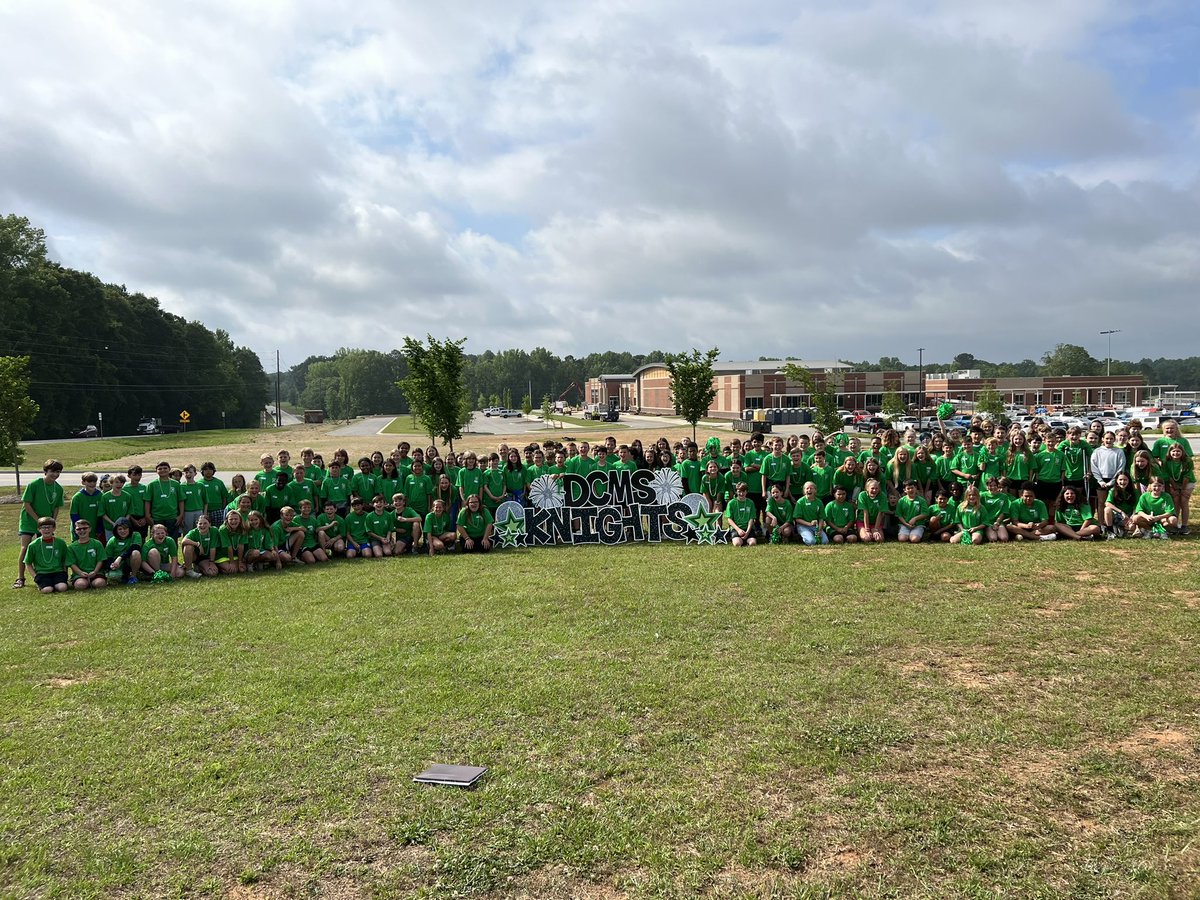 DCMS_Knights's tweet photo. Step-up Day for our rising 6th graders at DCMS was a hit! 💚 These future knights are excited for our new school. Thank you to @DcesDragons for hosting us! @OconeeCoSchools https://t.co/AUjeaierPQ