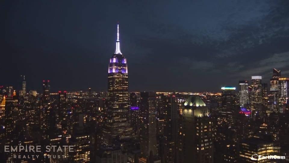 Check the <a href="/EmpireStateBldg/">Empire State Building</a>'s webcam for a live look at the violet lights in honor of our #2023 grads 🤩: esbnyc.com/about/live-cam