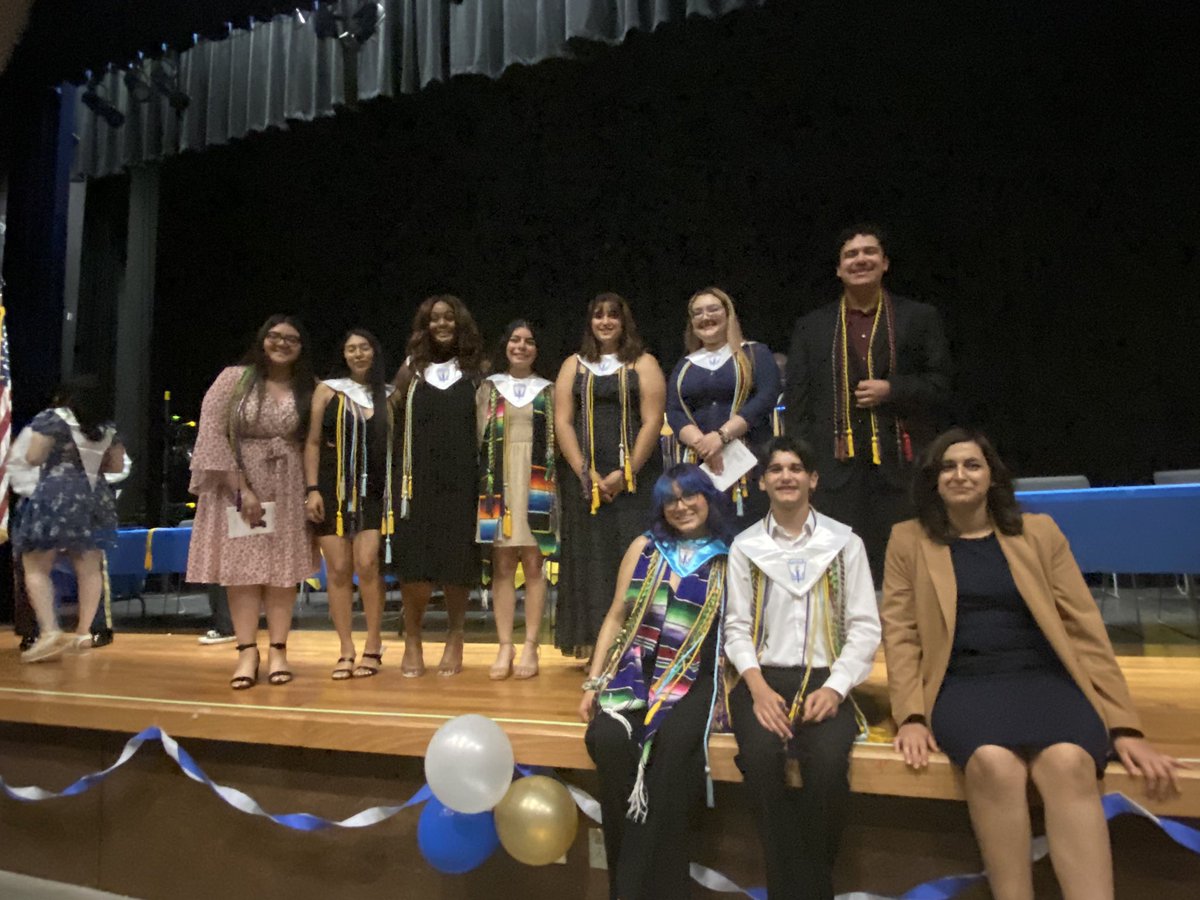 Milby HS Library ♥️📚📖 📝🌱🌎🌳✌️🦋♻️🐱🐶 tweet media