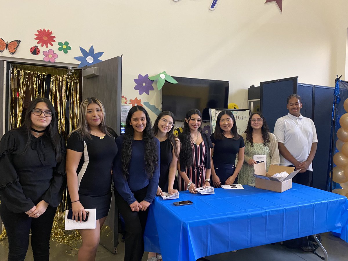 Milby HS Library ♥️📚📖 📝🌱🌎🌳✌️🦋♻️🐱🐶 tweet media