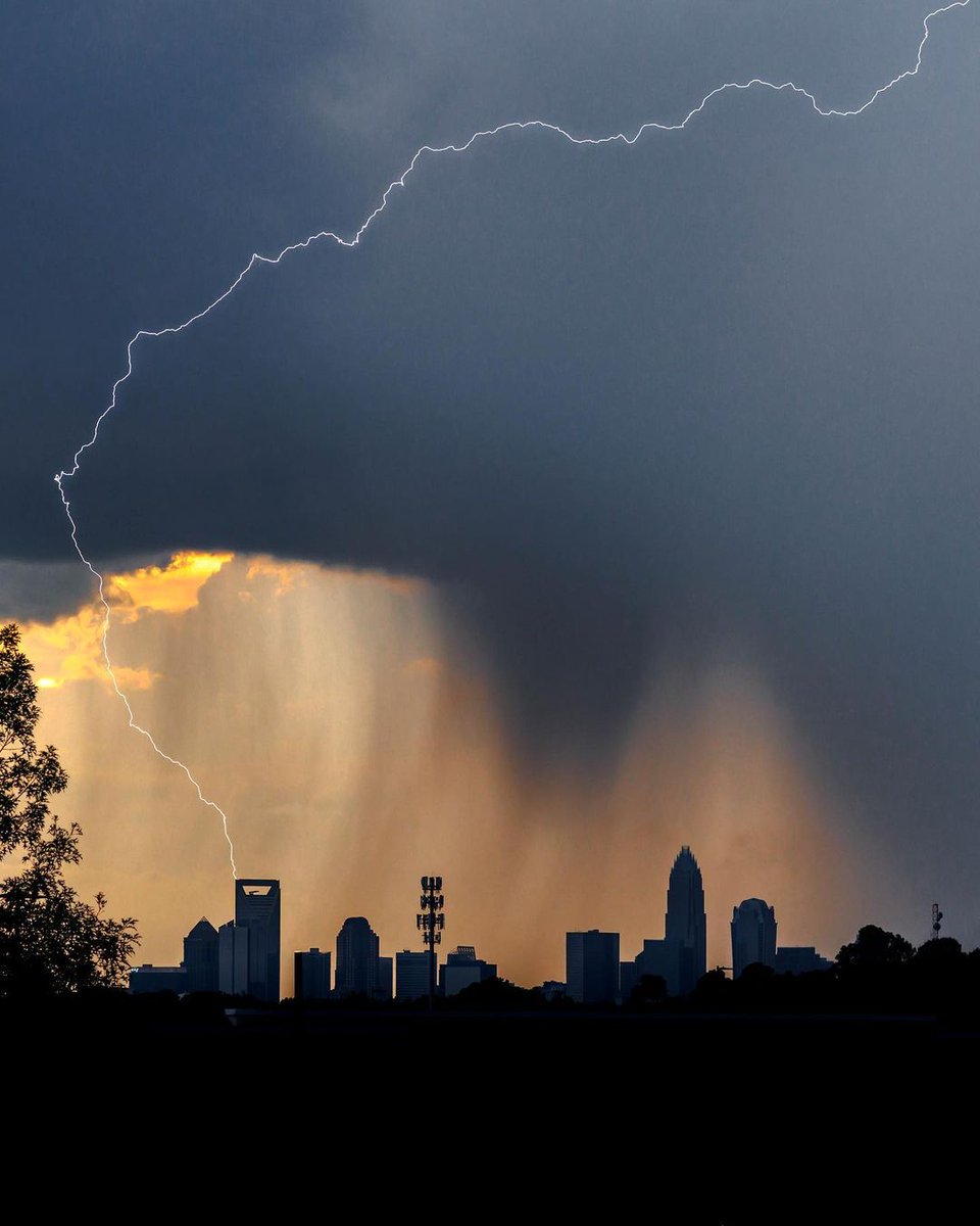 Incredible lightning capture over Uptown #Charlotte this evening. Picture by @shootbt #ncwx #cltwx #Lightning
