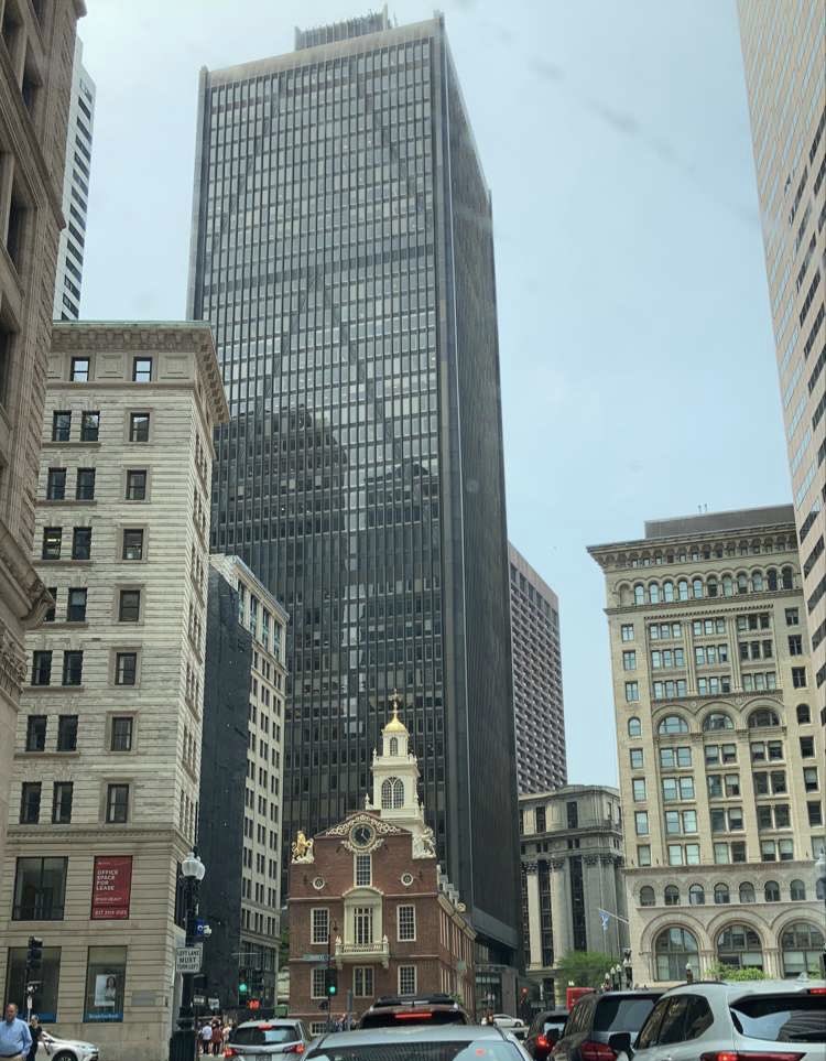 SueMo428dog's tweet photo. When you expected to be one place & end up in another… #goodday #BostonMA #BeaconHill #SouthEnd #ParkStreet #StateStreet #MinuteMan #WorkingTuesday https://t.co/rJCIr4ee9Q