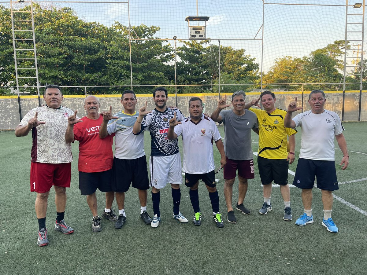 roberto55276096's tweet photo. Juego entre la Plat. Zacatecas (9)  vs (7) Plat. Akal Lima. Donde la conviviencia se vivió al máximo, todo esto gracias a nuestro líder y amigo @lgps03101 y nuestro secretario general @MarcoAzuara1 que nos invitan a seguir con su Política de unidad y trabajo. #masunidosquenunca https://t.co/ogwsi93e2i