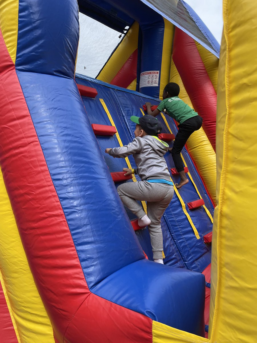 340Bronx's tweet photo. What a beautiful day at the PS 340 &amp; PS 307 Family Carnival! We had the opportunity to bounce, play, and most importantly, make new friends! @CSD10Bronx https://t.co/t1VrRCiesE