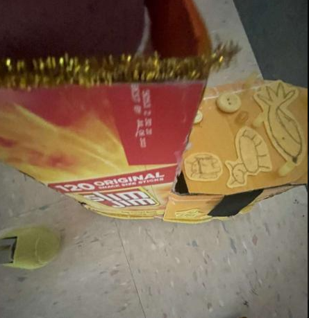 jaquavywavey's tweet photo. Howdy @SlimJim me and @I_love_dream35 teamed up and made a SlimJim shoe! Hope you like it! please sponsor us. #slimjim #weloveslimjim #slimjim4life #slimjimlover #iloveslimjim #slimjimforever ♥️ https://t.co/CHzY4rXiev