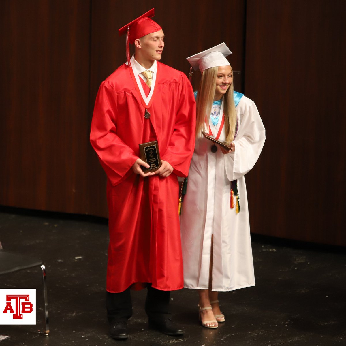 Congratulations to senior student-athlete Dean A. Naldrette Award recipients Jacob Tkaczyk and Victoria Kebbe, Outstanding Athlete Award recipients Brandon Busuttil and Payton Lee, and Sportsmanship Award recipients Sean Stout and Micayla McGee! 

#GoTars 🆎